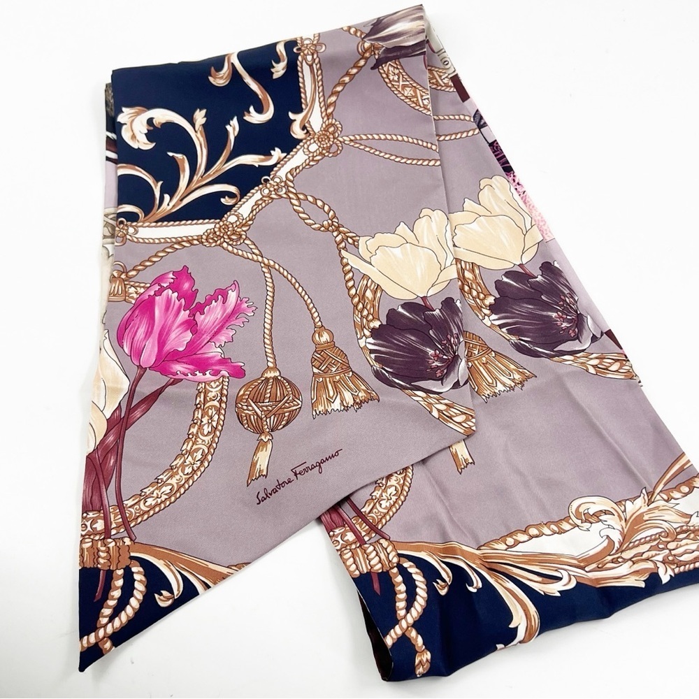 ✅ FERRAGAMO Salvatore Elizabeth Print 100% Silk Square Scarf OLD MONEY LUXE